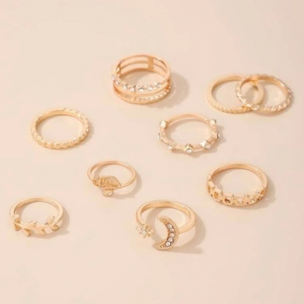 3/$30 💛 Dainty Ring Set